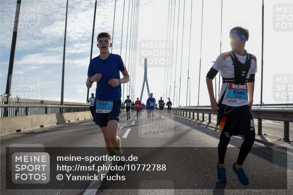 03.10.2026 - Köhlbrandbrückenlauf Yannick Fuchs http://msf.ph/oto/10772788 03.10.2026 09:30:00 Position 1 2917, 3026 meine-sportfotos.de