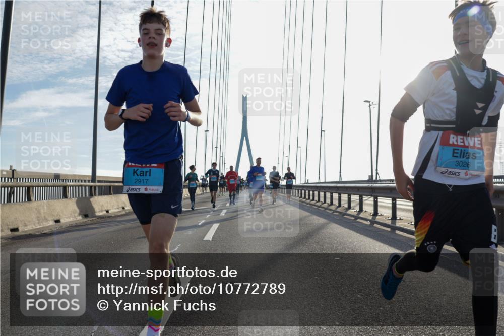 03.10.2026 - Köhlbrandbrückenlauf Yannick Fuchs http://msf.ph/oto/10772789 03.10.2026 09:30:00 Position 1 2917, 3026 meine-sportfotos.de