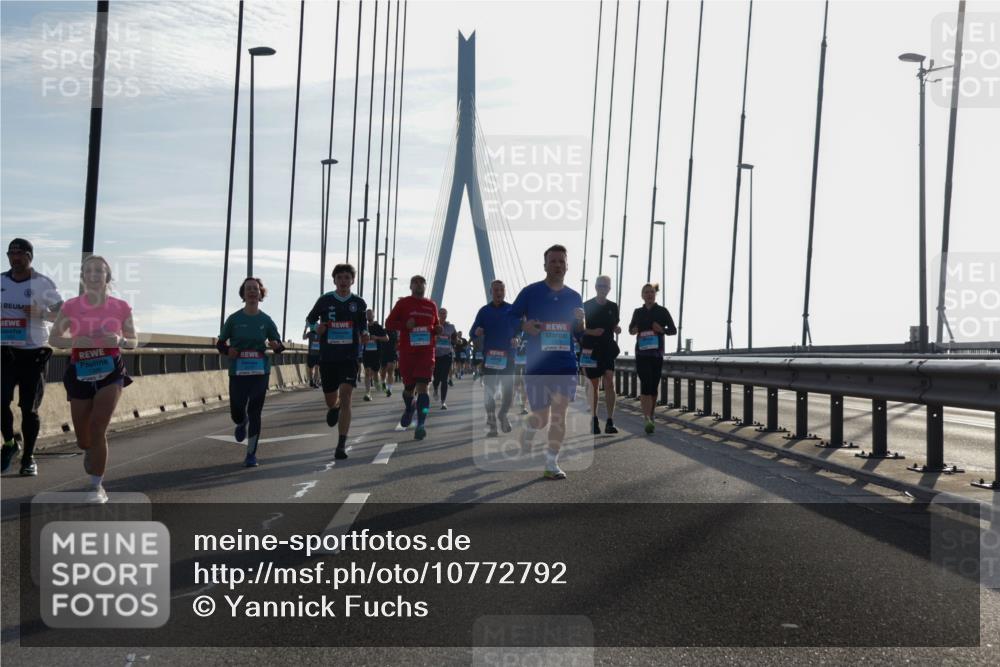 03.10.2026 - Köhlbrandbrückenlauf Yannick Fuchs http://msf.ph/oto/10772792 03.10.2026 09:30:01 Position 1  meine-sportfotos.de