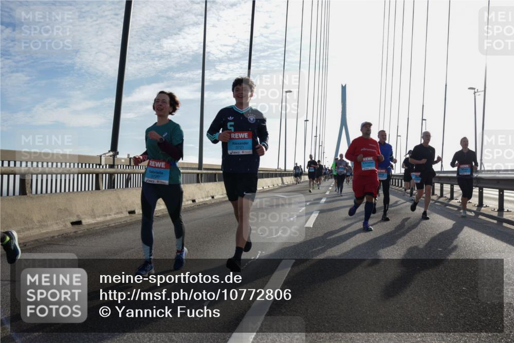 03.10.2026 - Köhlbrandbrückenlauf Yannick Fuchs http://msf.ph/oto/10772806 03.10.2026 09:30:04 Position 1 3720, 3721 meine-sportfotos.de