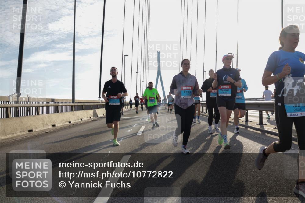 03.10.2026 - Köhlbrandbrückenlauf Yannick Fuchs http://msf.ph/oto/10772822 03.10.2026 09:30:08 Position 1 2534, 2525 meine-sportfotos.de