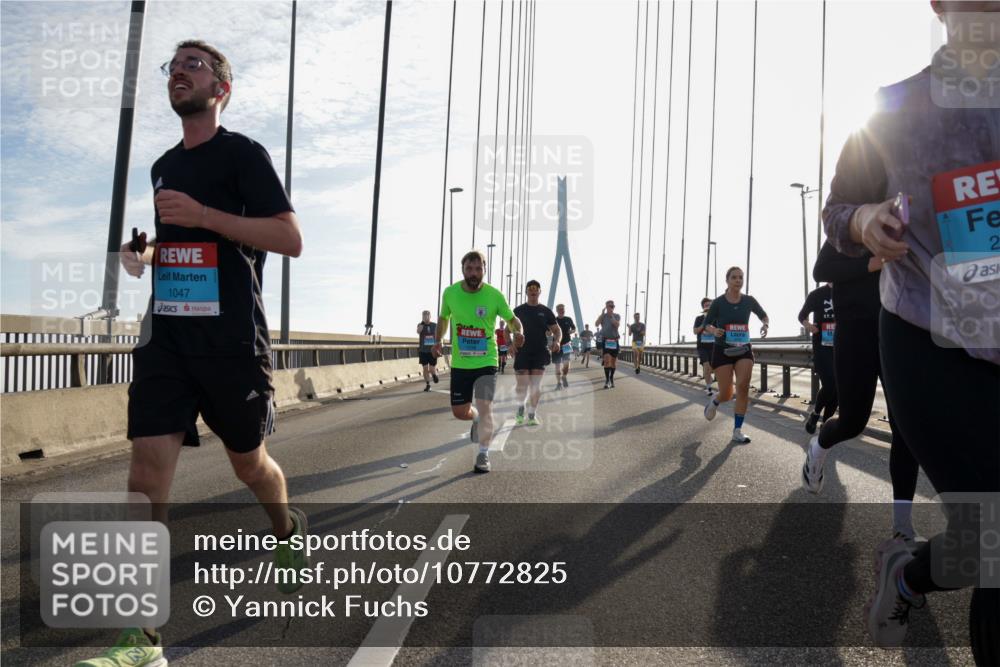03.10.2026 - Köhlbrandbrückenlauf Yannick Fuchs http://msf.ph/oto/10772825 03.10.2026 09:30:09 Position 1 1047, 2 meine-sportfotos.de