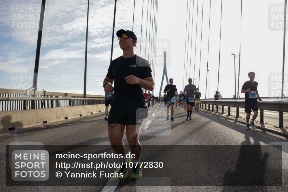 03.10.2026 - Köhlbrandbrückenlauf Yannick Fuchs http://msf.ph/oto/10772830 03.10.2026 09:30:11 Position 1  meine-sportfotos.de