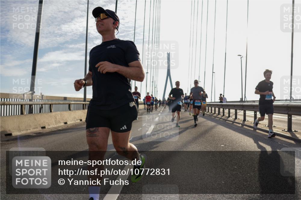 03.10.2026 - Köhlbrandbrückenlauf Yannick Fuchs http://msf.ph/oto/10772831 03.10.2026 09:30:11 Position 1  meine-sportfotos.de