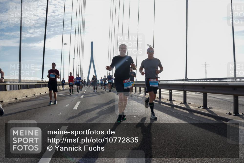 03.10.2026 - Köhlbrandbrückenlauf Yannick Fuchs http://msf.ph/oto/10772835 03.10.2026 09:30:13 Position 1 1025, 1026 meine-sportfotos.de