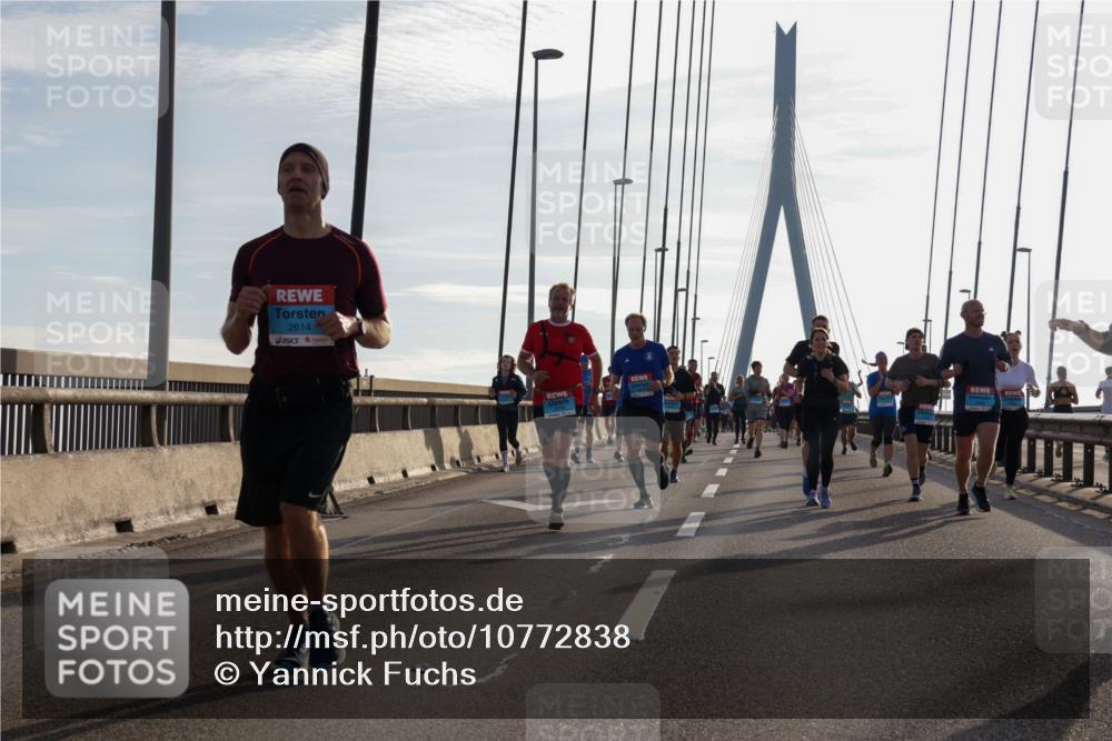 03.10.2026 - Köhlbrandbrückenlauf Yannick Fuchs http://msf.ph/oto/10772838 03.10.2026 09:30:14 Position 1 2614 meine-sportfotos.de