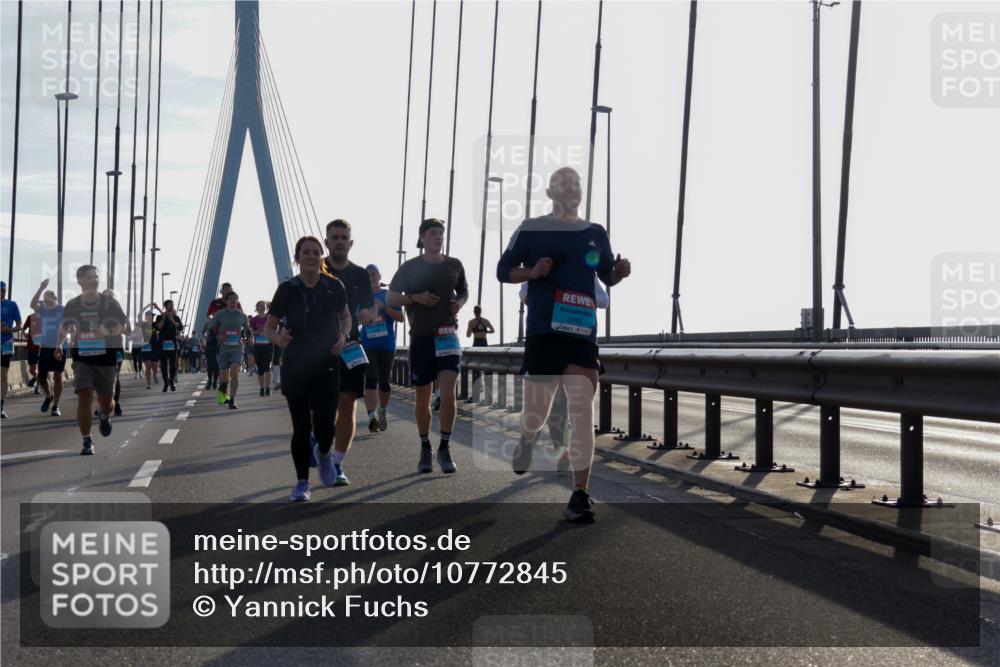 03.10.2026 - Köhlbrandbrückenlauf Yannick Fuchs http://msf.ph/oto/10772845 03.10.2026 09:30:15 Position 1  meine-sportfotos.de