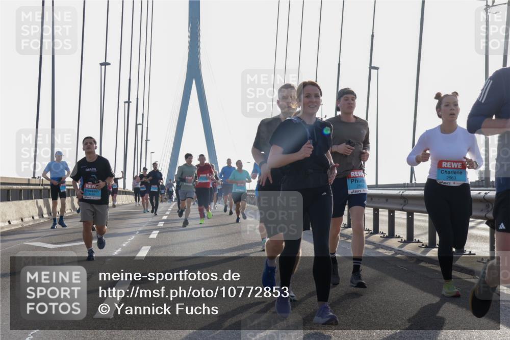 03.10.2026 - Köhlbrandbrückenlauf Yannick Fuchs http://msf.ph/oto/10772853 03.10.2026 09:30:17 Position 1 2552, 2563 meine-sportfotos.de