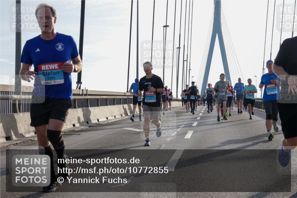 03.10.2026 - Köhlbrandbrückenlauf Yannick Fuchs http://msf.ph/oto/10772855 03.10.2026 09:30:17 Position 1 2680, 1419 meine-sportfotos.de