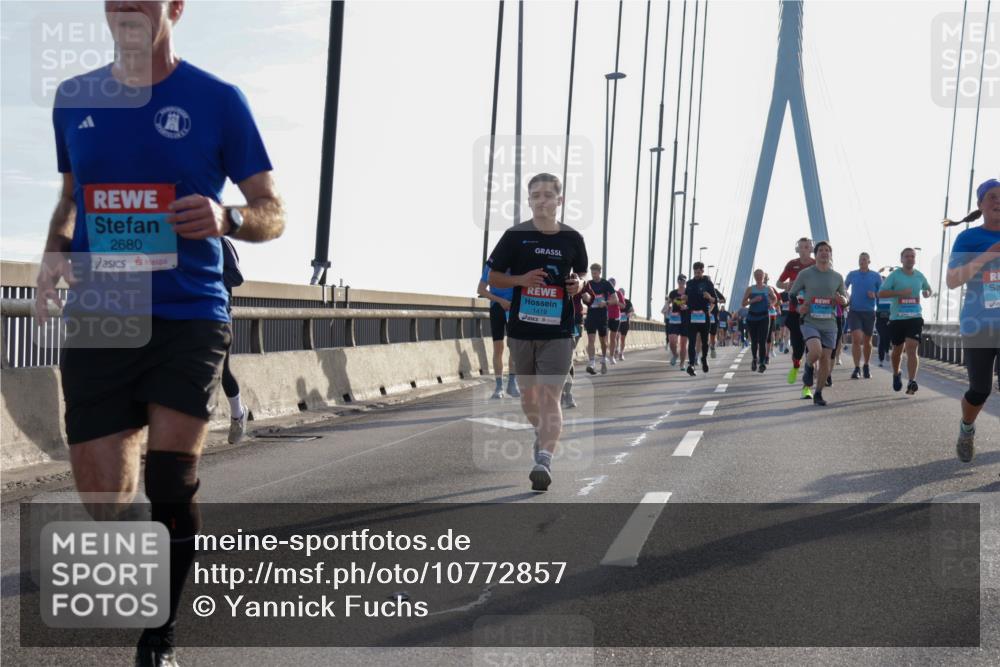 03.10.2026 - Köhlbrandbrückenlauf Yannick Fuchs http://msf.ph/oto/10772857 03.10.2026 09:30:18 Position 1 2680, 1419 meine-sportfotos.de