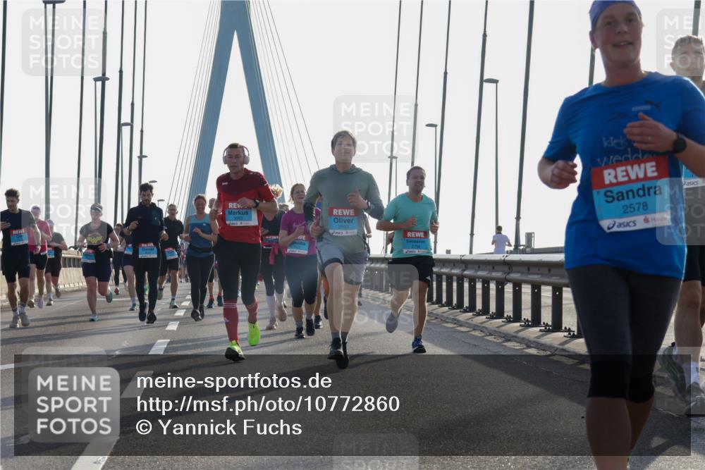 03.10.2026 - Köhlbrandbrückenlauf Yannick Fuchs http://msf.ph/oto/10772860 03.10.2026 09:30:19 Position 1 2593, 2758, 2578 meine-sportfotos.de