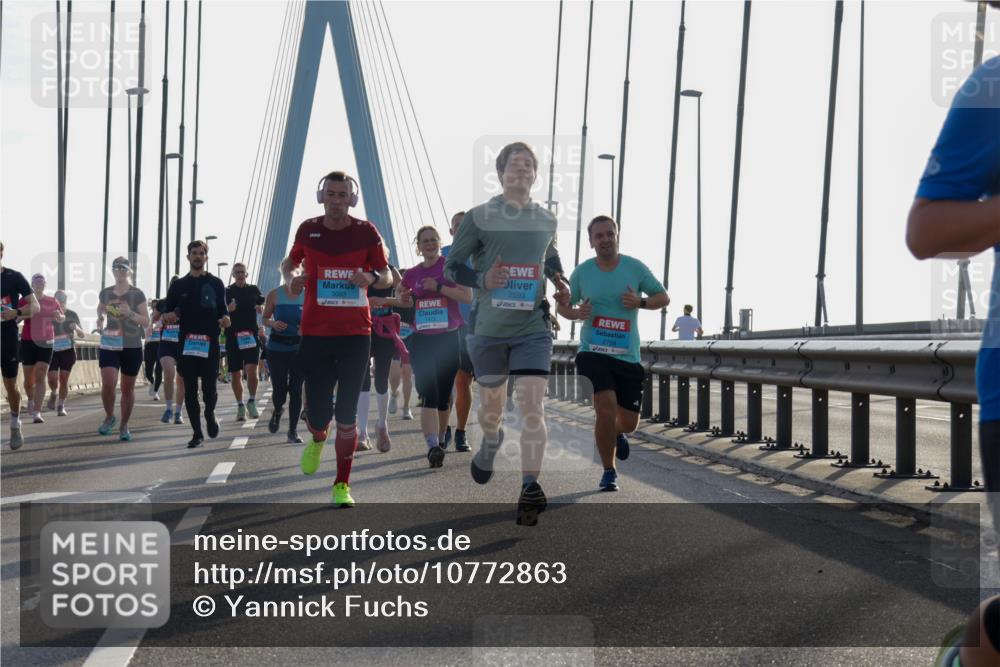 03.10.2026 - Köhlbrandbrückenlauf Yannick Fuchs http://msf.ph/oto/10772863 03.10.2026 09:30:20 Position 1 3093, 1472, 2593, 2758 meine-sportfotos.de