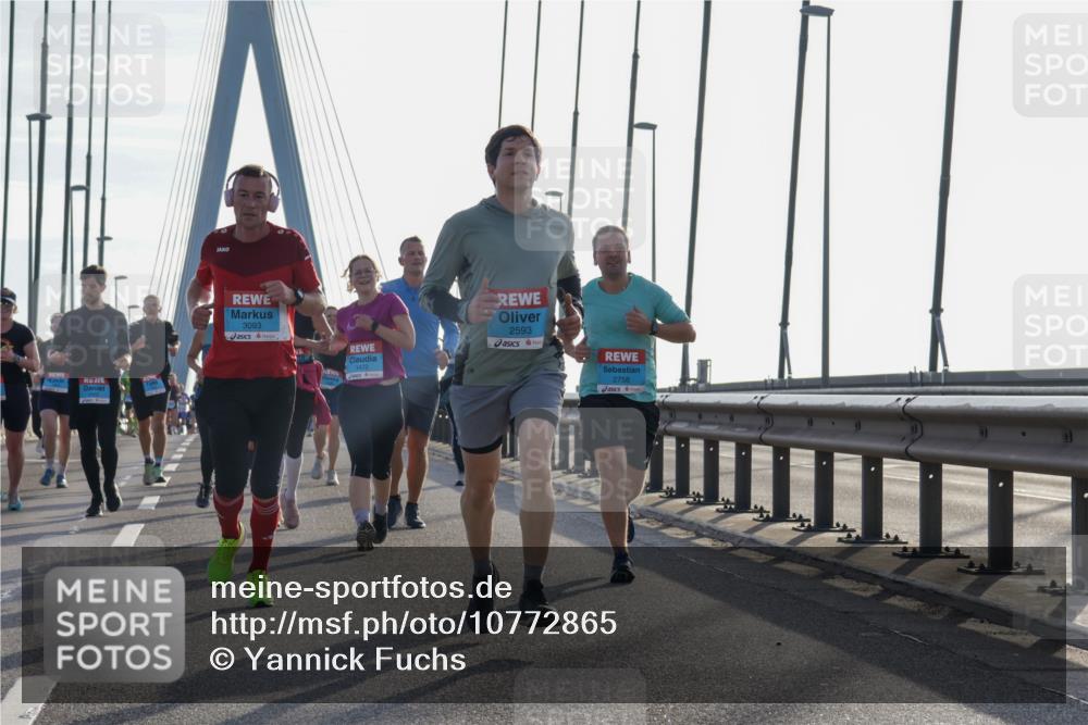 03.10.2026 - Köhlbrandbrückenlauf Yannick Fuchs http://msf.ph/oto/10772865 03.10.2026 09:30:21 Position 1 3093, 2593, 2758 meine-sportfotos.de
