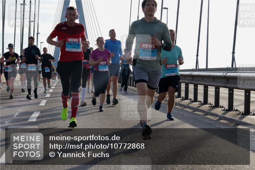 03.10.2026 - Köhlbrandbrückenlauf Yannick Fuchs http://msf.ph/oto/10772868 03.10.2026 09:30:21 Position 1 3093, 1472, 2593, 2758 meine-sportfotos.de