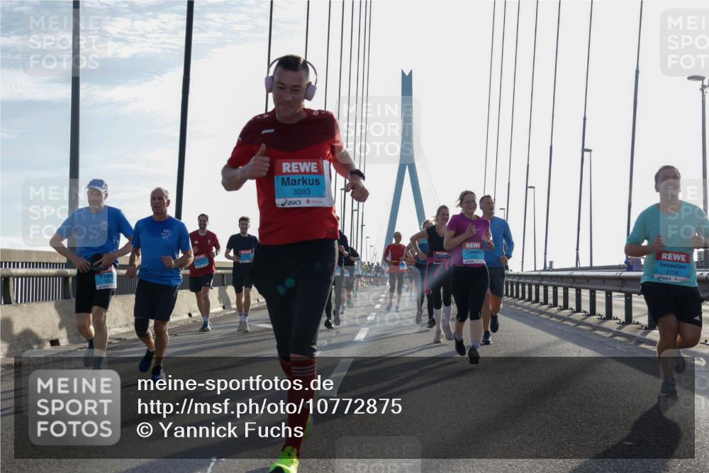03.10.2026 - Köhlbrandbrückenlauf Yannick Fuchs http://msf.ph/oto/10772875 03.10.2026 09:30:23 Position 1 3093, 1472, 2758 meine-sportfotos.de