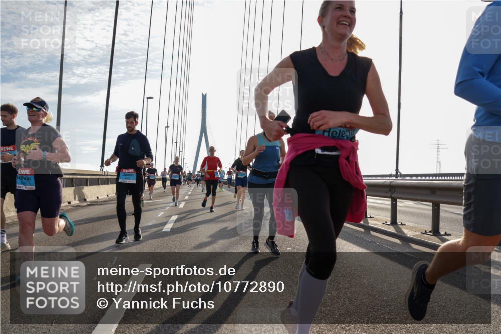 03.10.2026 - Köhlbrandbrückenlauf Yannick Fuchs http://msf.ph/oto/10772890 03.10.2026 09:30:26 Position 1 2140 meine-sportfotos.de