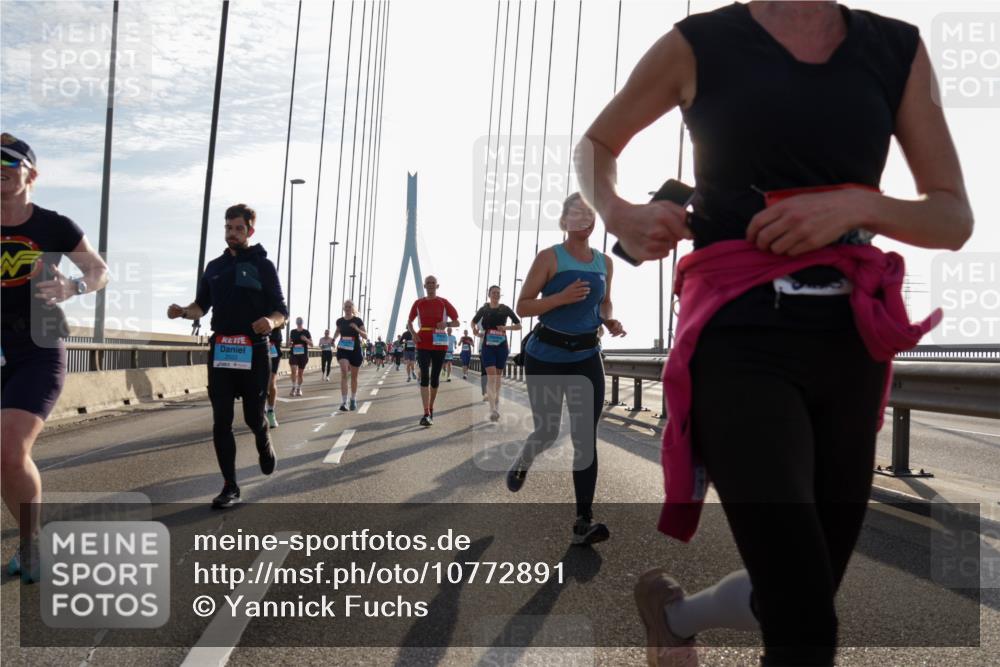 03.10.2026 - Köhlbrandbrückenlauf Yannick Fuchs http://msf.ph/oto/10772891 03.10.2026 09:30:27 Position 1  meine-sportfotos.de