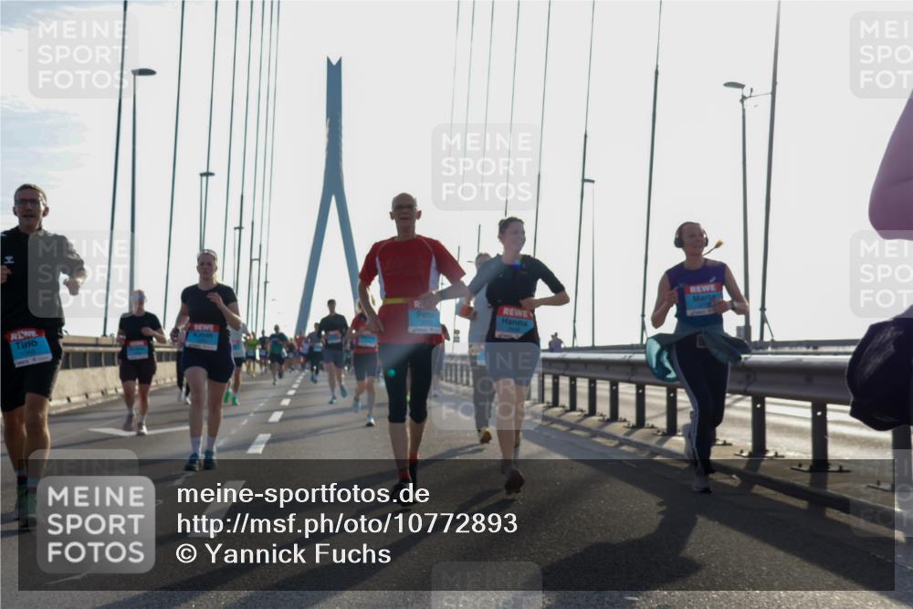 03.10.2026 - Köhlbrandbrückenlauf Yannick Fuchs http://msf.ph/oto/10772893 03.10.2026 09:30:27 Position 1 1069 meine-sportfotos.de
