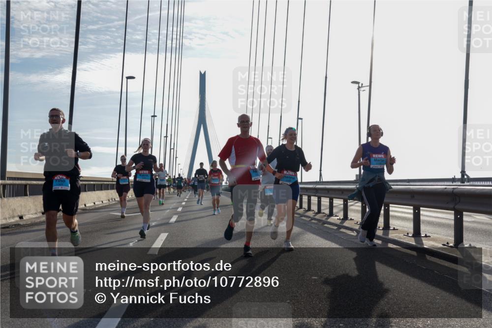 03.10.2026 - Köhlbrandbrückenlauf Yannick Fuchs http://msf.ph/oto/10772896 03.10.2026 09:30:28 Position 1  meine-sportfotos.de