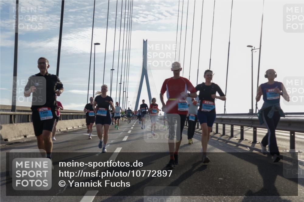 03.10.2026 - Köhlbrandbrückenlauf Yannick Fuchs http://msf.ph/oto/10772897 03.10.2026 09:30:28 Position 1  meine-sportfotos.de