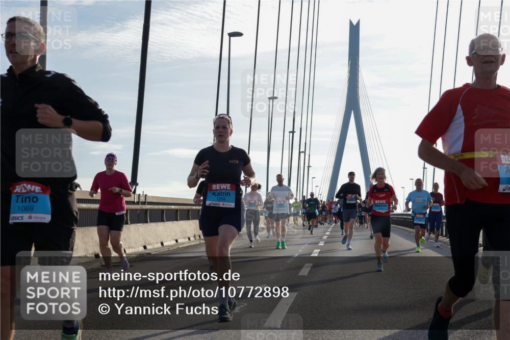 03.10.2026 - Köhlbrandbrückenlauf Yannick Fuchs http://msf.ph/oto/10772898 03.10.2026 09:30:28 Position 1 1069, 2012, 2, 1254 meine-sportfotos.de