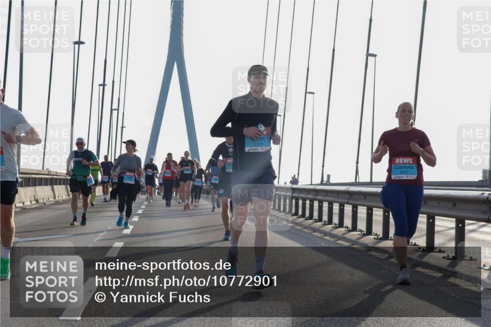 03.10.2026 - Köhlbrandbrückenlauf Yannick Fuchs http://msf.ph/oto/10772901 03.10.2026 09:30:33 Position 1 2949, 47, 195, 2811 meine-sportfotos.de
