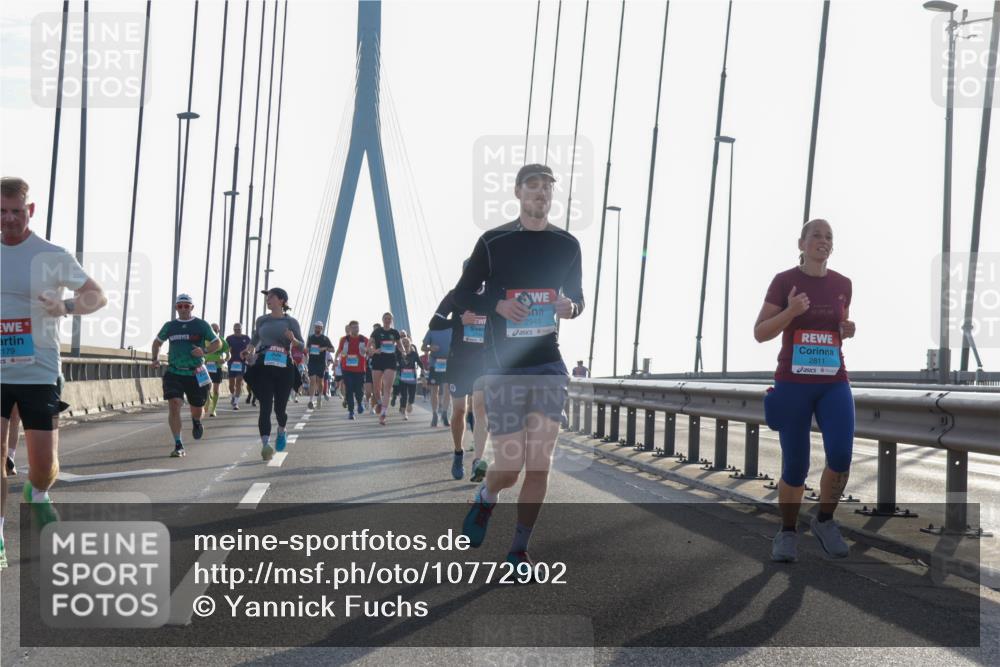 03.10.2026 - Köhlbrandbrückenlauf Yannick Fuchs http://msf.ph/oto/10772902 03.10.2026 09:30:33 Position 1 179, 42, 195, 2949, 2811 meine-sportfotos.de