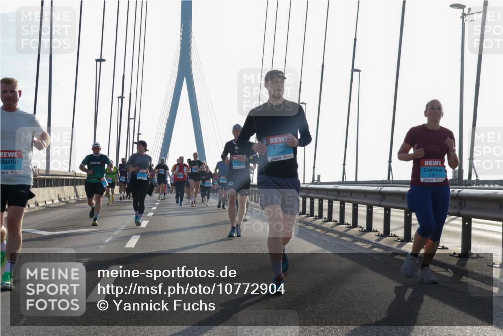 03.10.2026 - Köhlbrandbrückenlauf Yannick Fuchs http://msf.ph/oto/10772904 03.10.2026 09:30:33 Position 1 2179, 2949, 42, 195, 2811 meine-sportfotos.de
