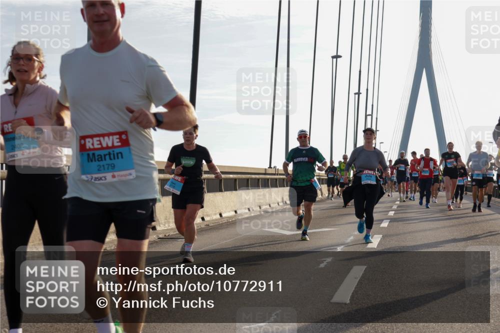 03.10.2026 - Köhlbrandbrückenlauf Yannick Fuchs http://msf.ph/oto/10772911 03.10.2026 09:30:35 Position 1 2402, 2179 meine-sportfotos.de