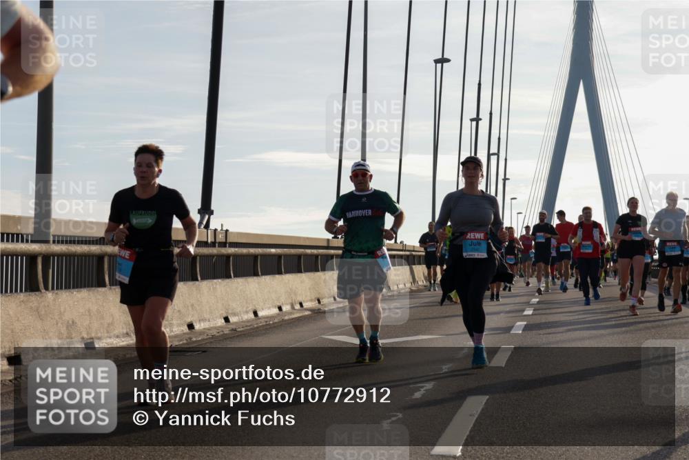 03.10.2026 - Köhlbrandbrückenlauf Yannick Fuchs http://msf.ph/oto/10772912 03.10.2026 09:30:35 Position 1 2542 meine-sportfotos.de