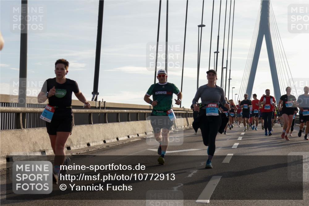 03.10.2026 - Köhlbrandbrückenlauf Yannick Fuchs http://msf.ph/oto/10772913 03.10.2026 09:30:36 Position 1 3718, 2542 meine-sportfotos.de