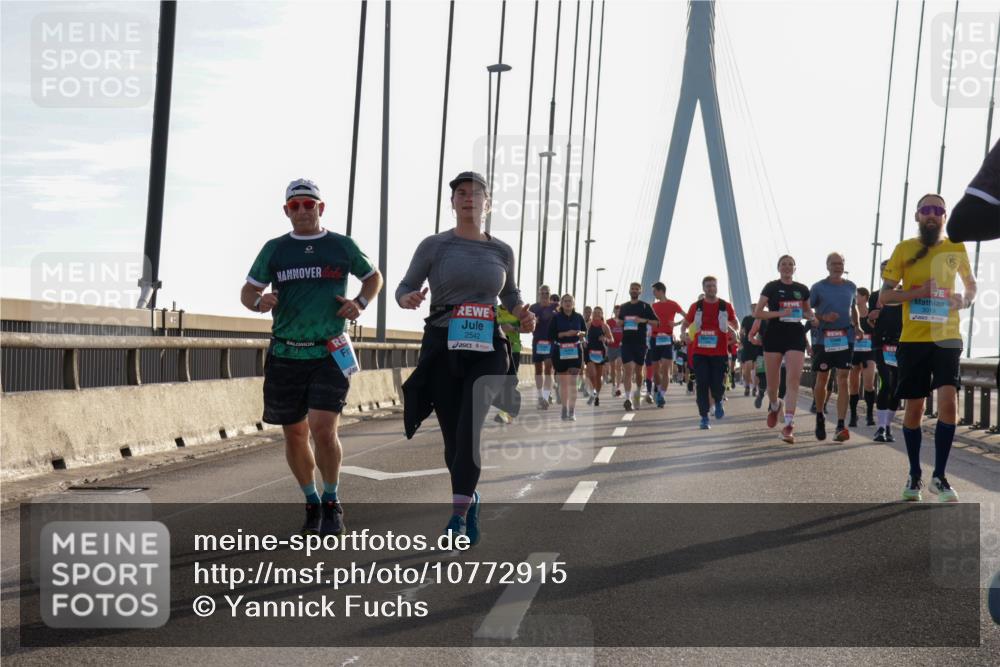 03.10.2026 - Köhlbrandbrückenlauf Yannick Fuchs http://msf.ph/oto/10772915 03.10.2026 09:30:36 Position 1 2542, 3019 meine-sportfotos.de