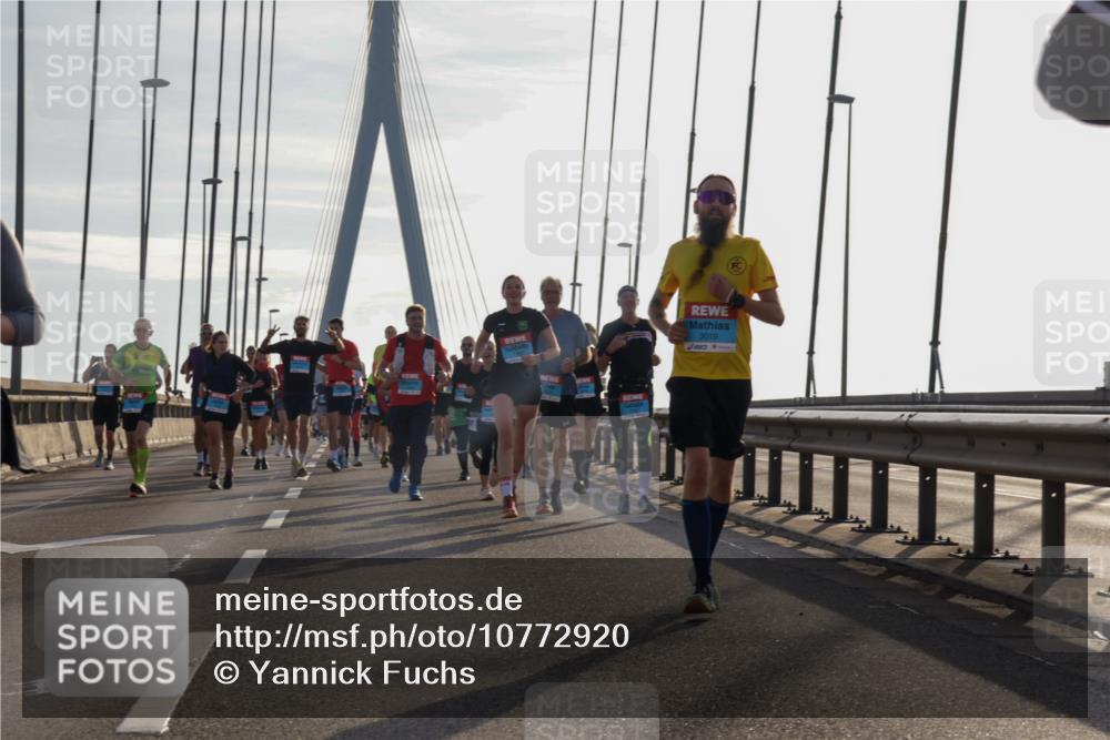 03.10.2026 - Köhlbrandbrückenlauf Yannick Fuchs http://msf.ph/oto/10772920 03.10.2026 09:30:37 Position 1 3019 meine-sportfotos.de