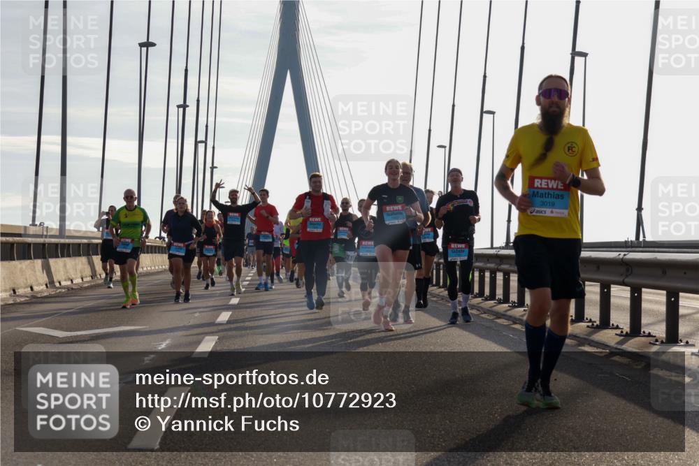 03.10.2026 - Köhlbrandbrückenlauf Yannick Fuchs http://msf.ph/oto/10772923 03.10.2026 09:30:38 Position 1 3019 meine-sportfotos.de