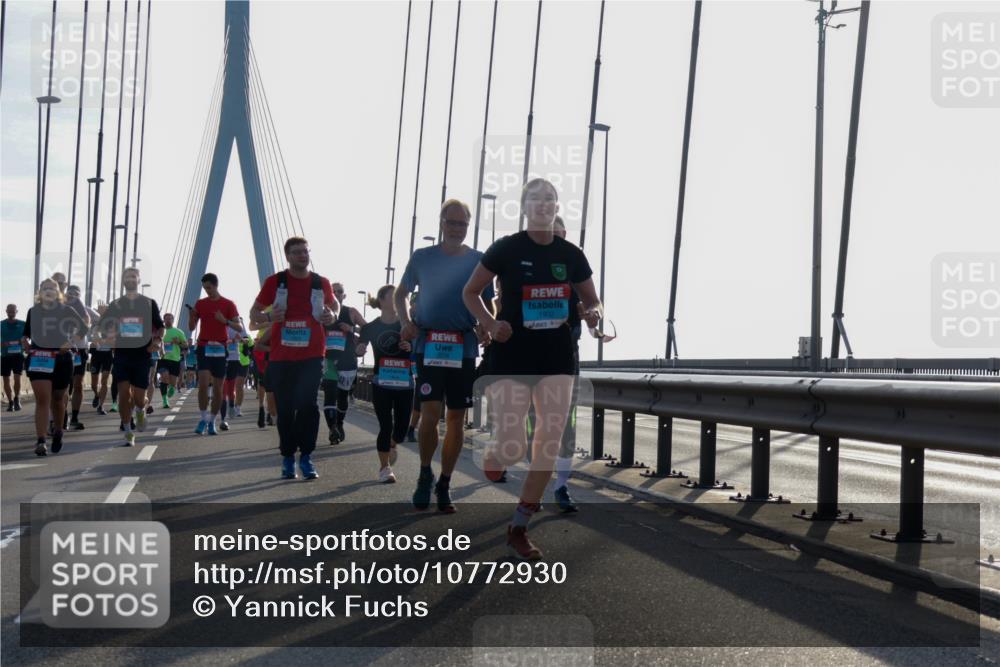 03.10.2026 - Köhlbrandbrückenlauf Yannick Fuchs http://msf.ph/oto/10772930 03.10.2026 09:30:40 Position 1 1902, 2574 meine-sportfotos.de