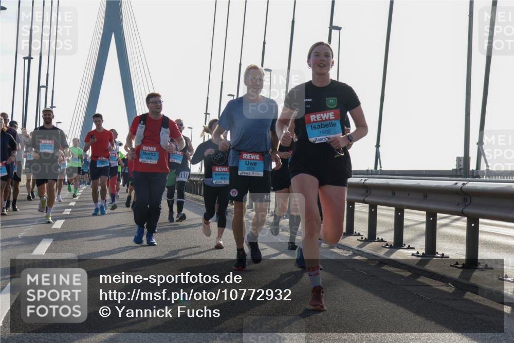 03.10.2026 - Köhlbrandbrückenlauf Yannick Fuchs http://msf.ph/oto/10772932 03.10.2026 09:30:40 Position 1 1805, 2574, 1902, 1804 meine-sportfotos.de
