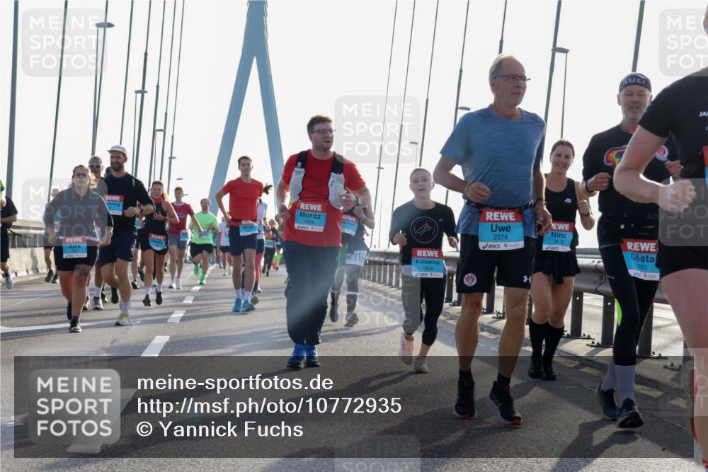 03.10.2026 - Köhlbrandbrückenlauf Yannick Fuchs http://msf.ph/oto/10772935 03.10.2026 09:30:41 Position 1 1805, 1804, 2574, 2638, 781 meine-sportfotos.de