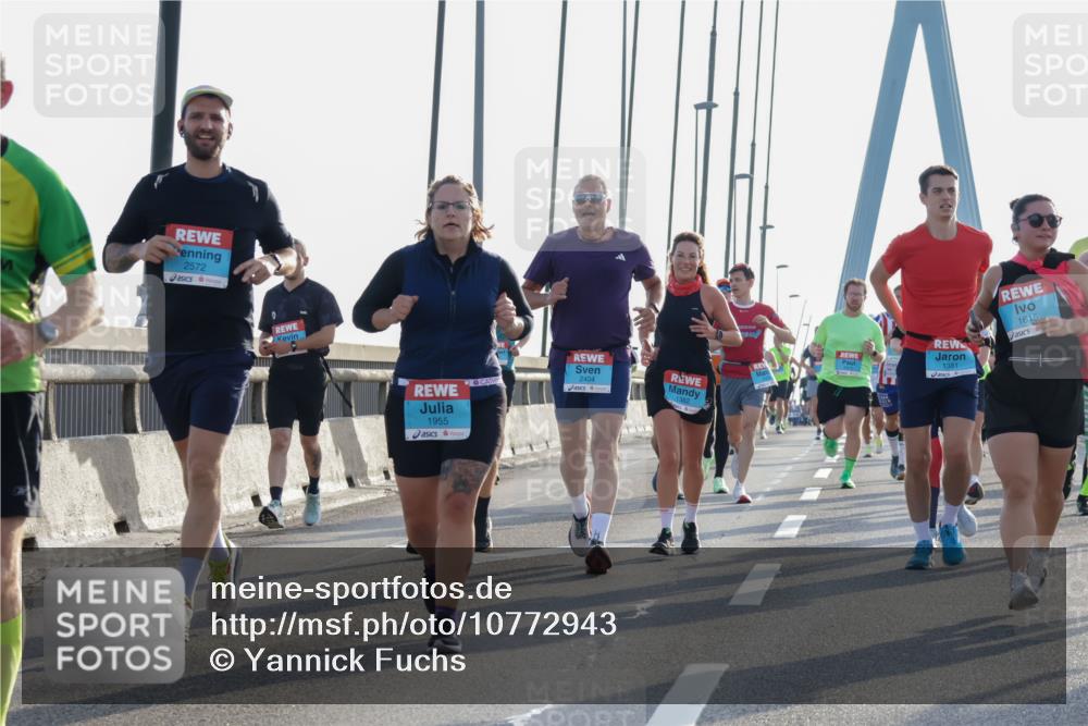 03.10.2026 - Köhlbrandbrückenlauf Yannick Fuchs http://msf.ph/oto/10772943 03.10.2026 09:30:43 Position 1 2572, 1955, 2404, 1381, 1615 meine-sportfotos.de