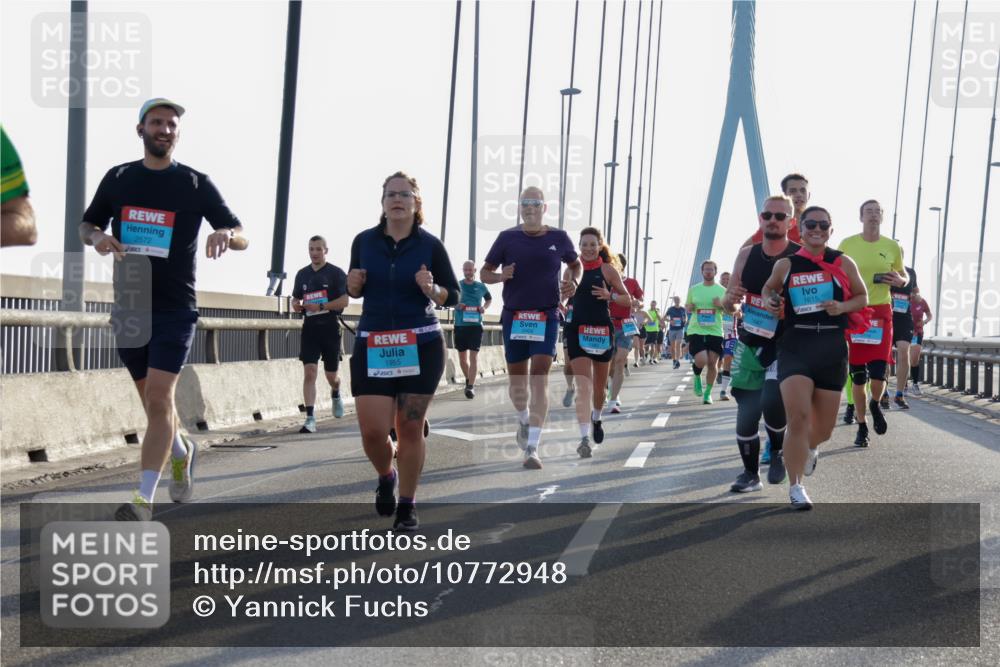 03.10.2026 - Köhlbrandbrückenlauf Yannick Fuchs http://msf.ph/oto/10772948 03.10.2026 09:30:44 Position 1 2572, 1955, 447, 1615 meine-sportfotos.de