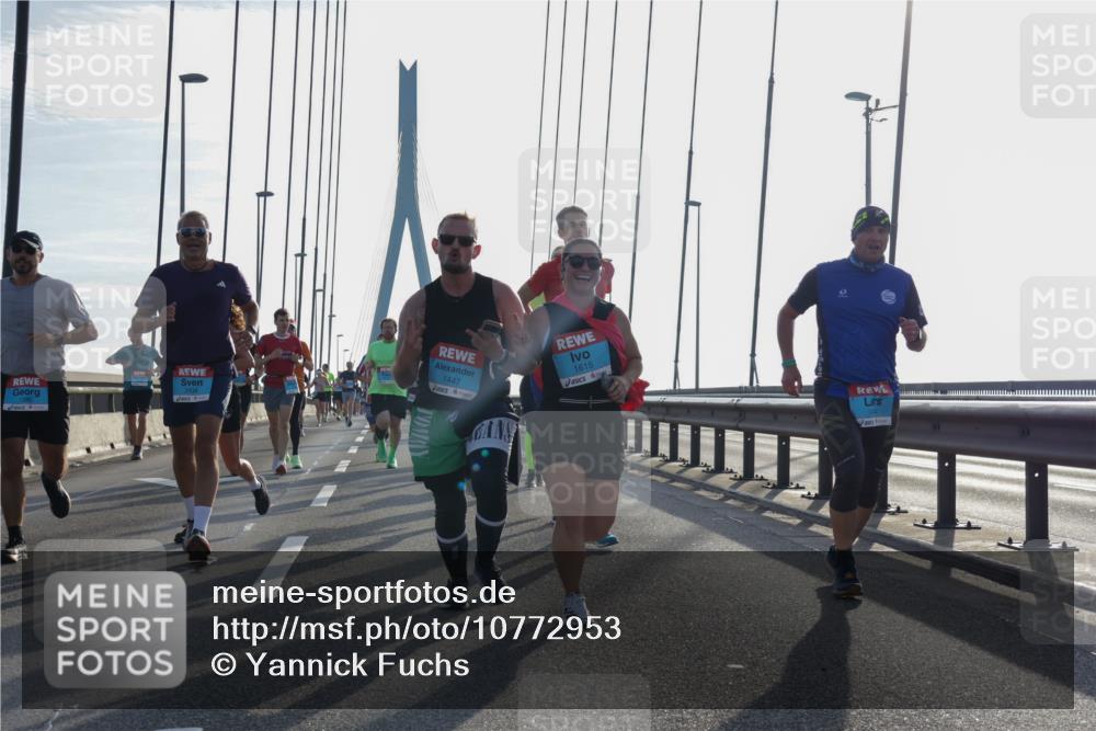 03.10.2026 - Köhlbrandbrückenlauf Yannick Fuchs http://msf.ph/oto/10772953 03.10.2026 09:30:45 Position 1 2404, 1447, 1615 meine-sportfotos.de