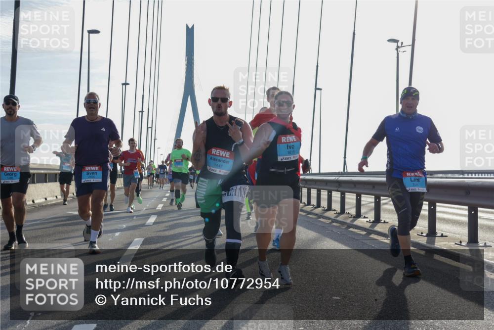 03.10.2026 - Köhlbrandbrückenlauf Yannick Fuchs http://msf.ph/oto/10772954 03.10.2026 09:30:46 Position 1 2404, 1447, 1615, 1844 meine-sportfotos.de