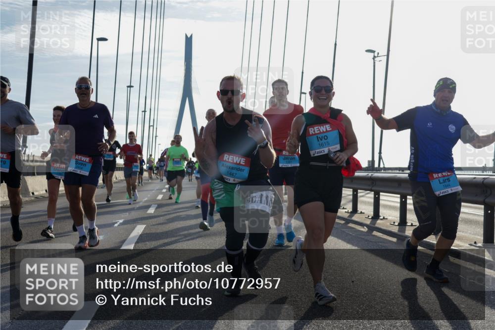 03.10.2026 - Köhlbrandbrückenlauf Yannick Fuchs http://msf.ph/oto/10772957 03.10.2026 09:30:46 Position 1 1382, 2404, 1447, 1615, 1844 meine-sportfotos.de