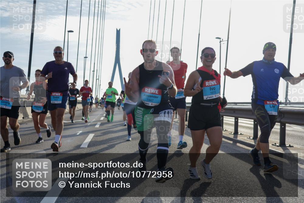 03.10.2026 - Köhlbrandbrückenlauf Yannick Fuchs http://msf.ph/oto/10772958 03.10.2026 09:30:46 Position 1 2404, 1447, 1615 meine-sportfotos.de