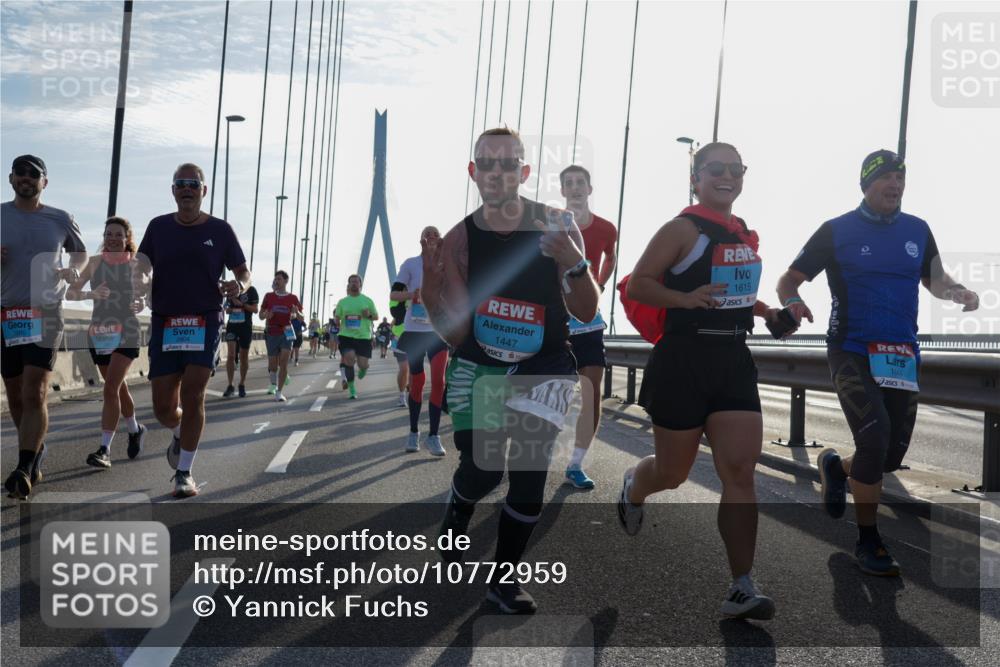 03.10.2026 - Köhlbrandbrückenlauf Yannick Fuchs http://msf.ph/oto/10772959 03.10.2026 09:30:46 Position 1 1380, 2404, 1615, 1447, 1844 meine-sportfotos.de