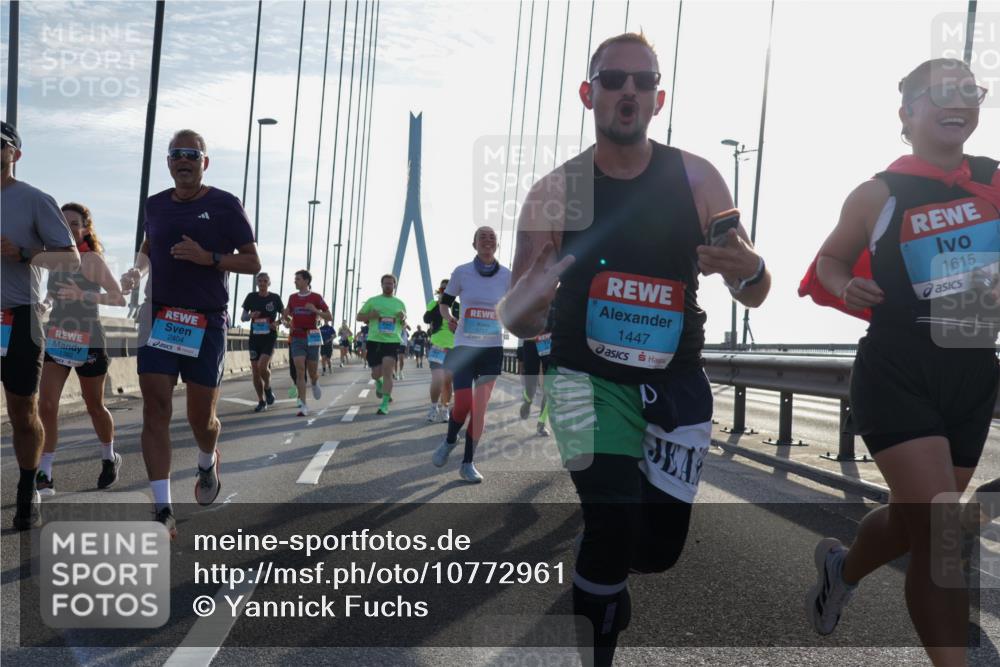 03.10.2026 - Köhlbrandbrückenlauf Yannick Fuchs http://msf.ph/oto/10772961 03.10.2026 09:30:47 Position 1 2404, 1447, 1615 meine-sportfotos.de