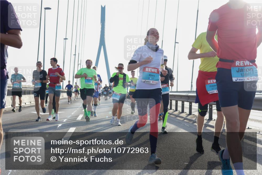 03.10.2026 - Köhlbrandbrückenlauf Yannick Fuchs http://msf.ph/oto/10772963 03.10.2026 09:30:47 Position 1 3717, 3716, 1381 meine-sportfotos.de