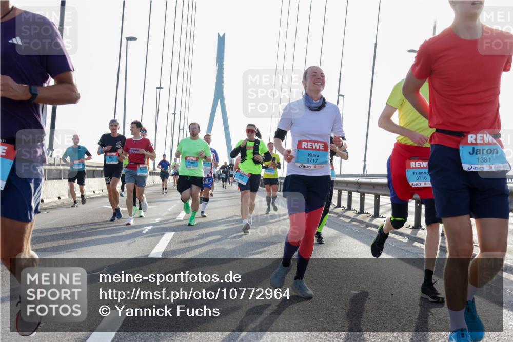 03.10.2026 - Köhlbrandbrückenlauf Yannick Fuchs http://msf.ph/oto/10772964 03.10.2026 09:30:47 Position 1 3717, 3716, 1381 meine-sportfotos.de