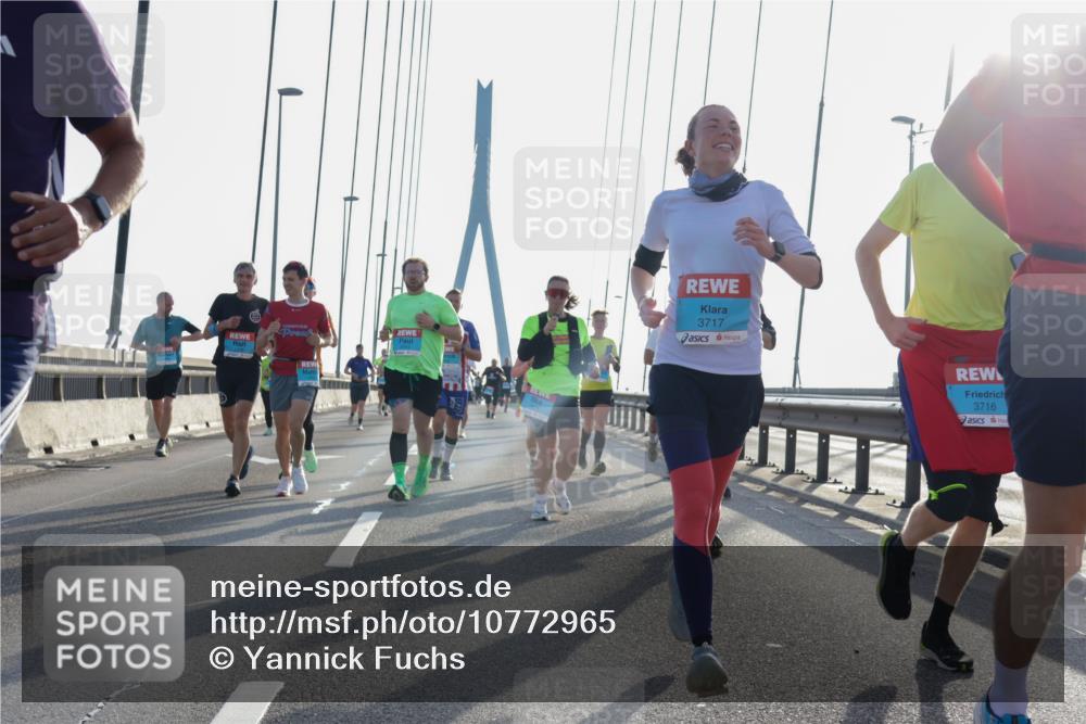 03.10.2026 - Köhlbrandbrückenlauf Yannick Fuchs http://msf.ph/oto/10772965 03.10.2026 09:30:48 Position 1 3717, 3716 meine-sportfotos.de