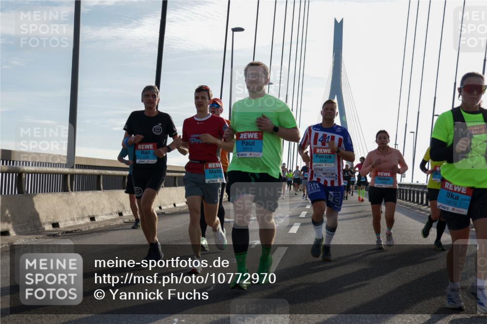 03.10.2026 - Köhlbrandbrückenlauf Yannick Fuchs http://msf.ph/oto/10772970 03.10.2026 09:30:49 Position 1 1208, 2915, 2335, 44, 3336, 1879 meine-sportfotos.de