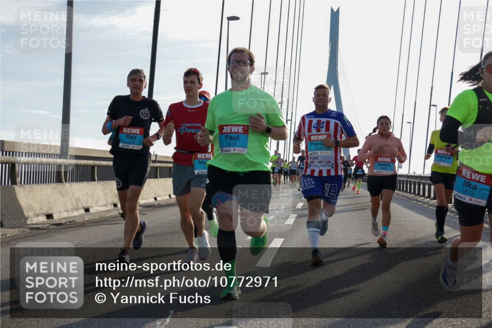 03.10.2026 - Köhlbrandbrückenlauf Yannick Fuchs http://msf.ph/oto/10772971 03.10.2026 09:30:49 Position 1 1208, 23, 2915, 44, 3336, 1879 meine-sportfotos.de